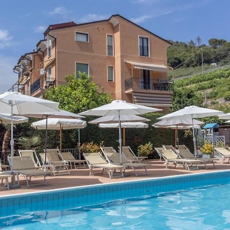 La Casa Del Gallo Pietra Ligure Bagian luar foto