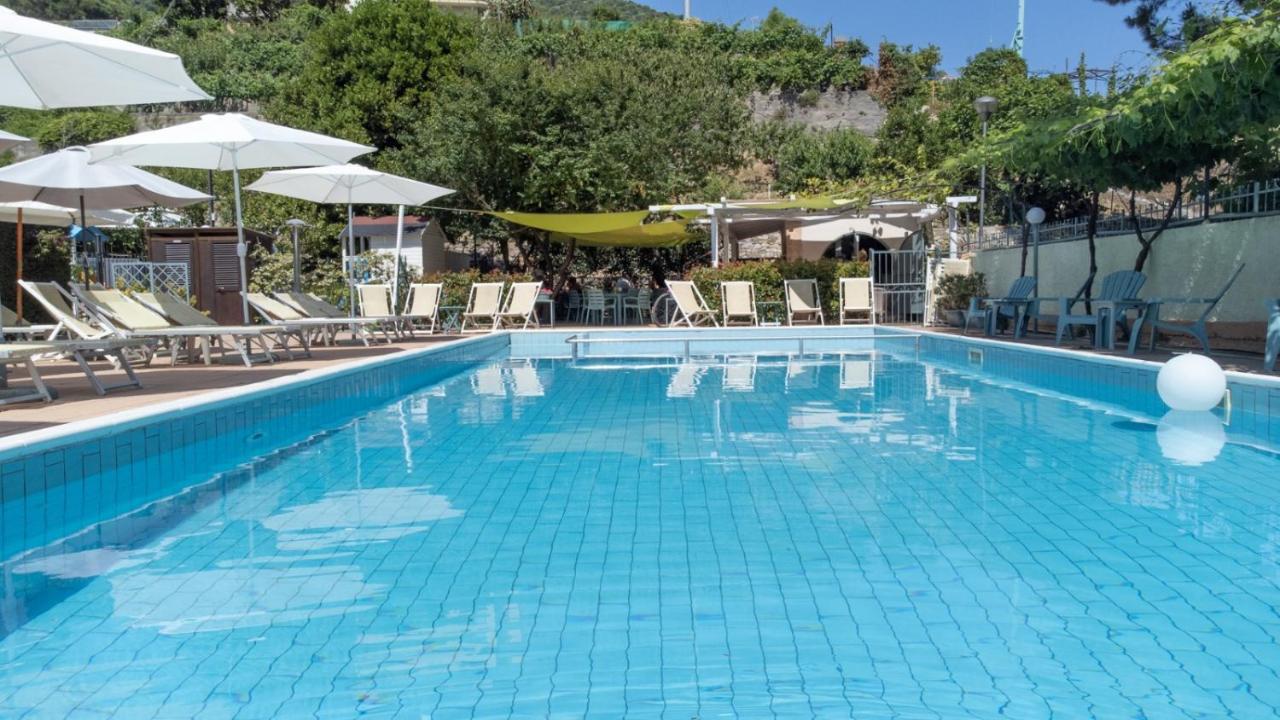 La Casa Del Gallo Pietra Ligure Bagian luar foto